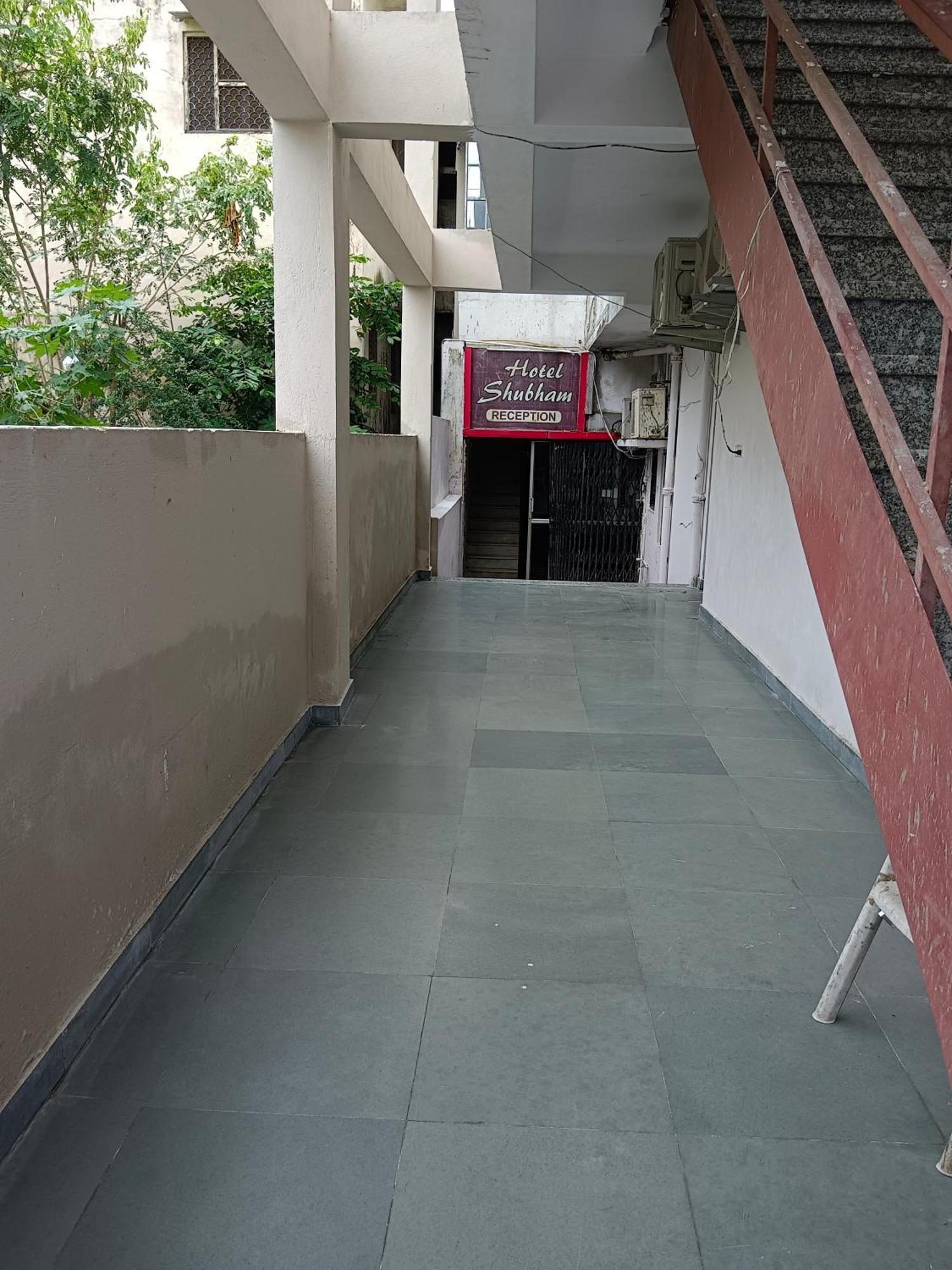 Hotel Shubham อุเดเปอร์ ภายนอก รูปภาพ