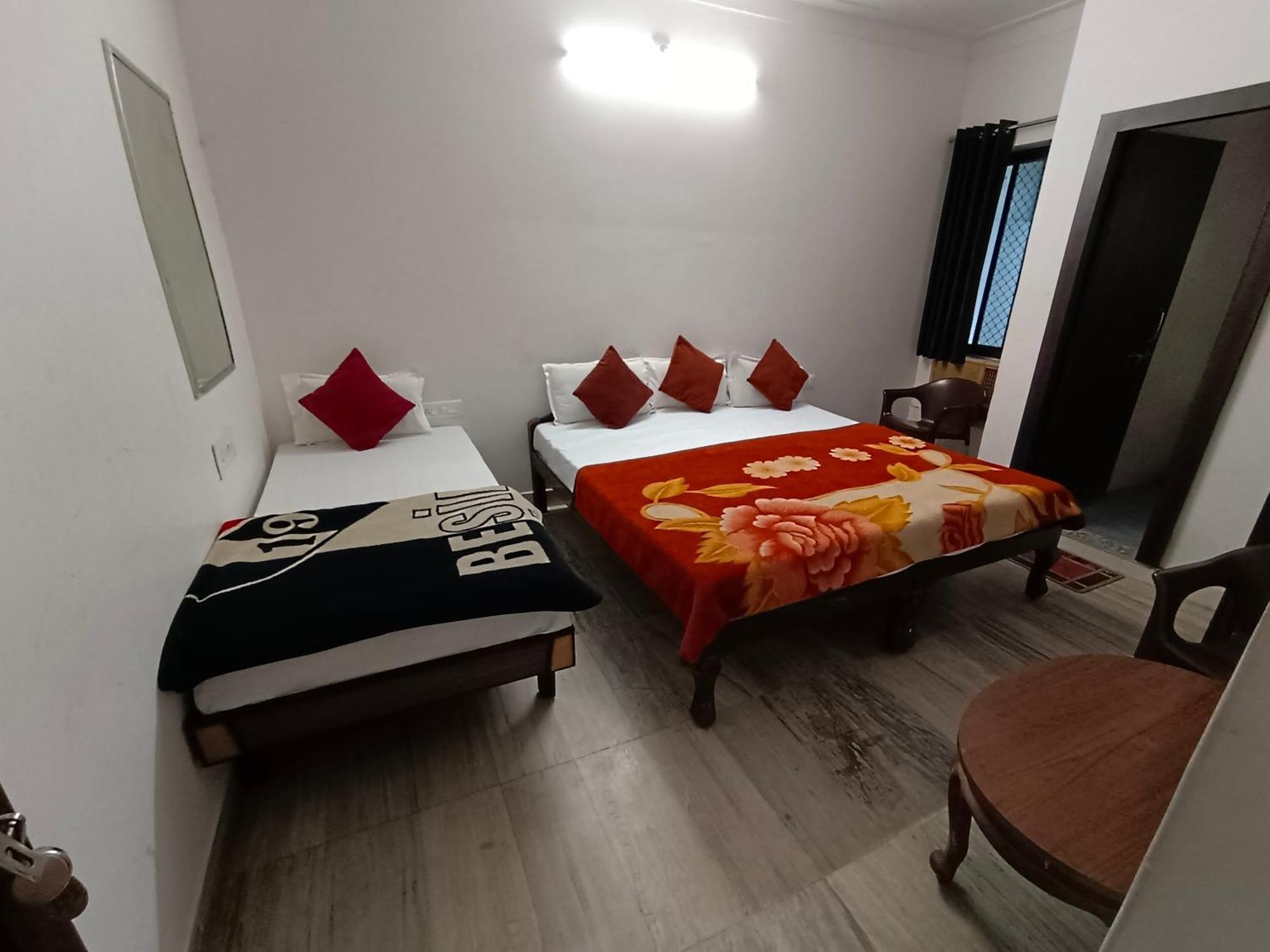 Hotel Shubham อุเดเปอร์ ภายนอก รูปภาพ