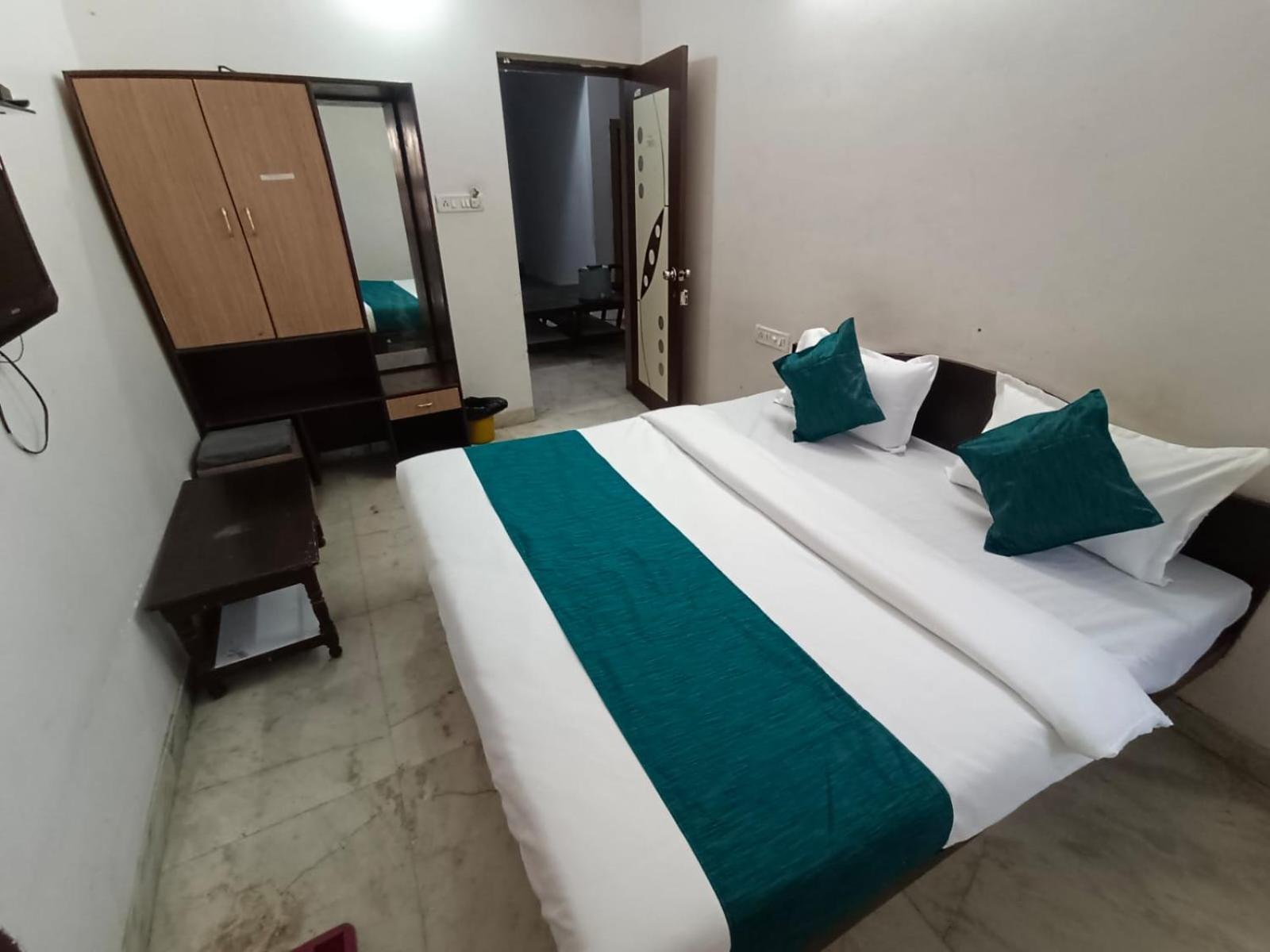 Hotel Shubham อุเดเปอร์ ภายนอก รูปภาพ
