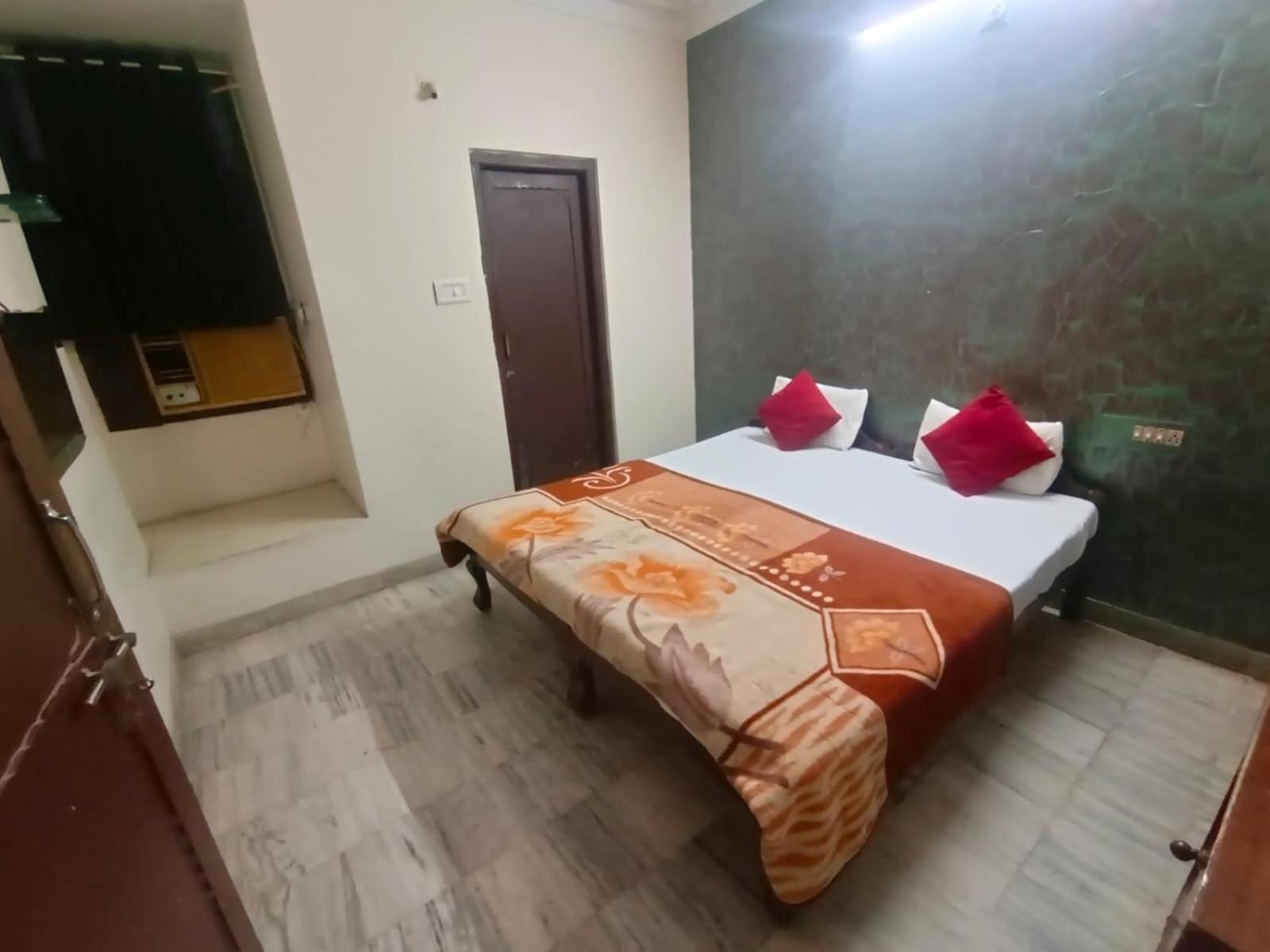 Hotel Shubham อุเดเปอร์ ภายนอก รูปภาพ